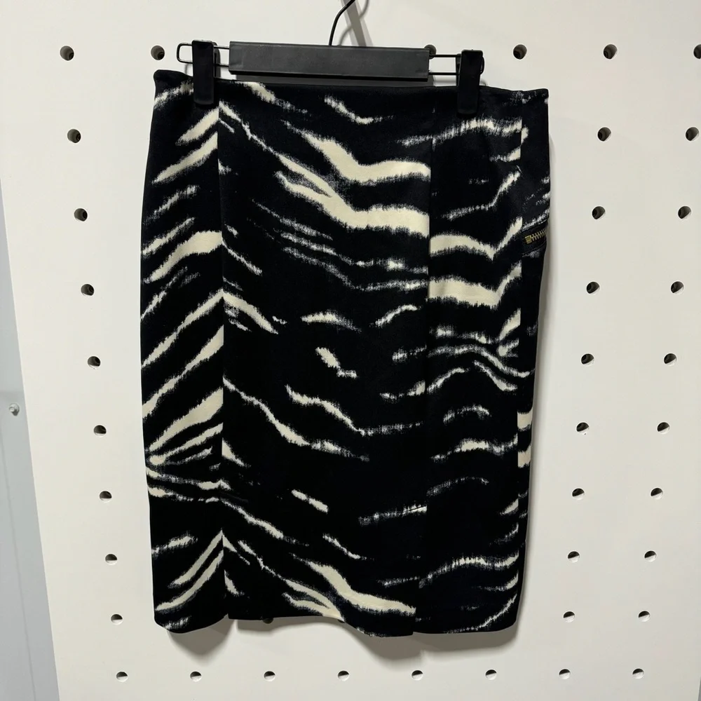 Michael Kors Women Zebra Zipper Faux Pockets Pencil Skirt Size 4 - Picture 2 of 5